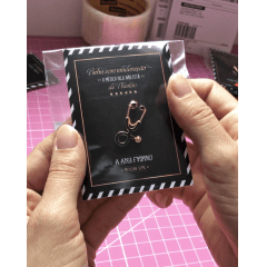 Broche estetoscopio